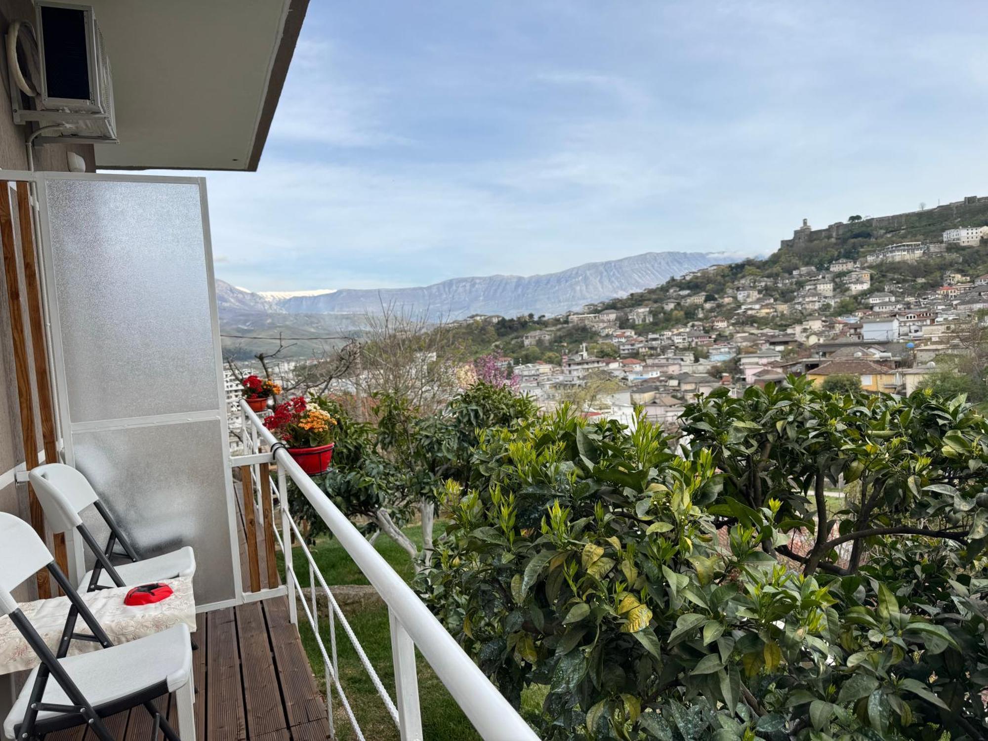 Ilvi Guesthouse Gjirokastër Exterior foto