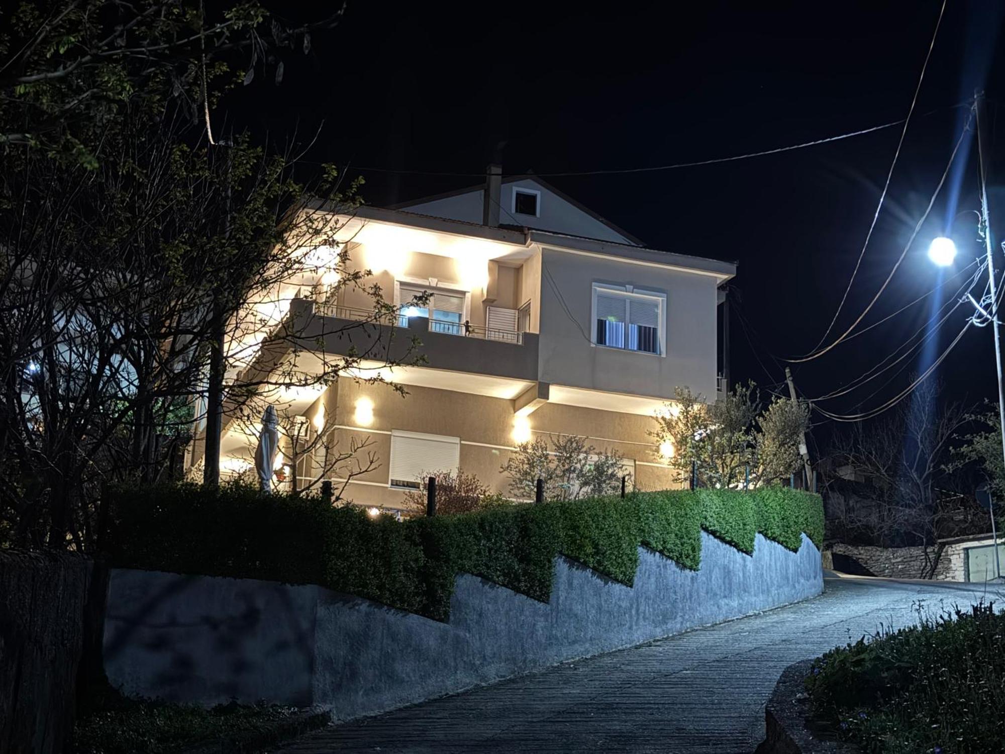 Ilvi Guesthouse Gjirokastër Exterior foto